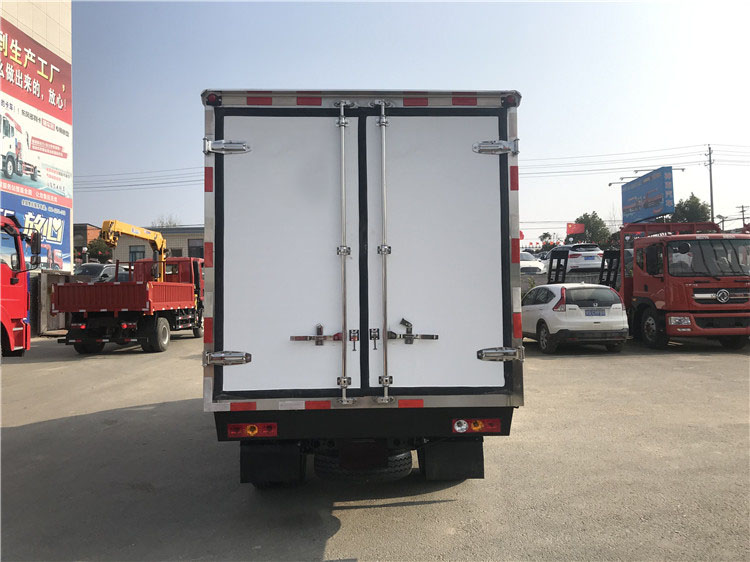 國六 福田祥菱M（3.7米冷藏車）