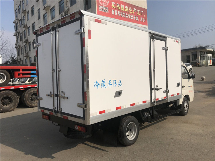 國六 福田祥菱M（3.7米冷藏車）